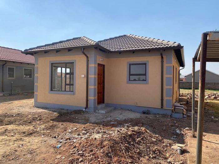 Affordable 3-bedroom house for sale in Boksburg Central with essential amenities.