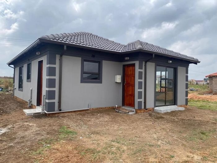 House for Sale in Boksburg Central: 3 bedrooms, prepaid electricity, design your own.