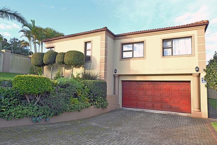 Walmer Heights House For Sale: Pool, indoor braai, double garage, secure estate living.