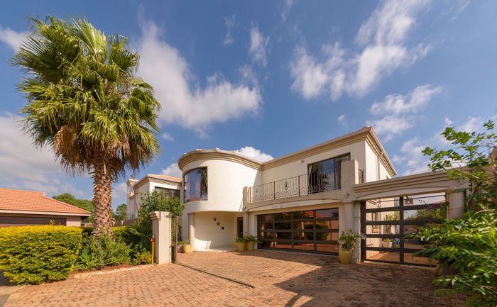 Raslouw Glen House For Sale: Spacious, Modern, Pool, Entertainment Room, Close to Amenities