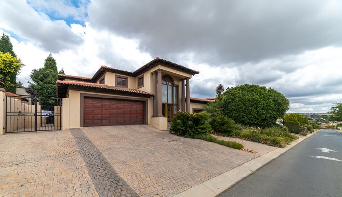 For Sale: House in Blue Valley Golf Estate with golf access, pool, and spacious living.