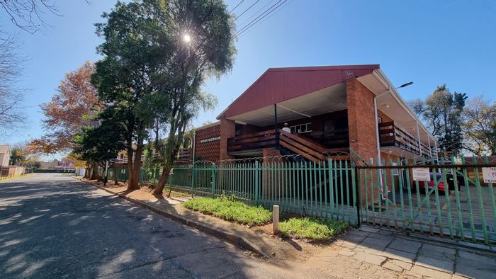 For Sale: Apartment in Potchefstroom Central, near amenities, secure parking, indoor garden.