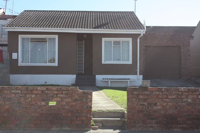 For Sale: House in Booysen Park with garage, outdoor area, and two bedrooms.