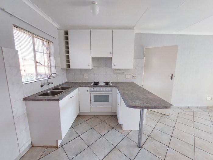 Highveld Apartment For Sale: 1 Bed, Pool, Clubhouse, Close to Transport & Colleges.