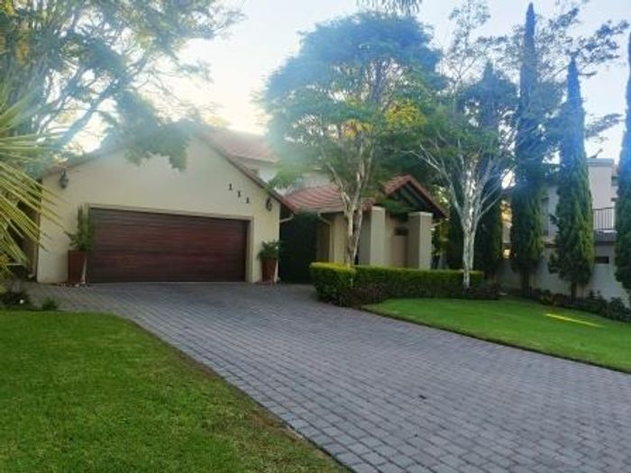 For Sale: House in Stone Ridge with pool, braai area, clubhouse, and gym.