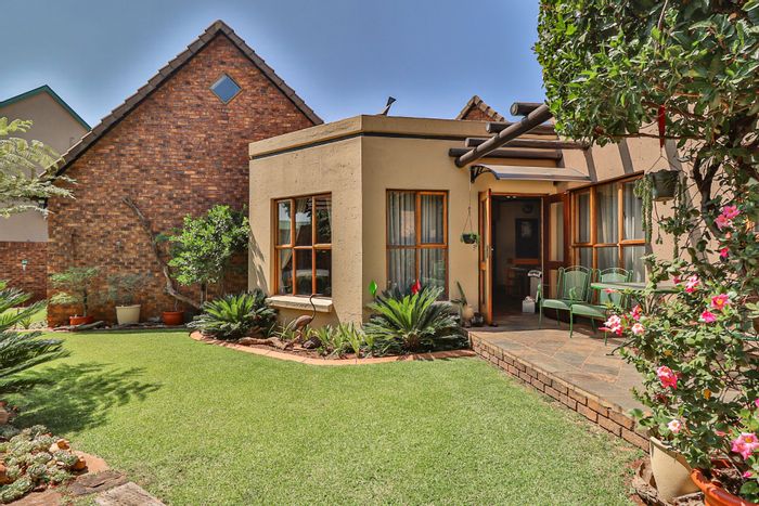 Glen Marais Cluster For Sale: Spacious home with entertainment area, loft, and wheelchair access.