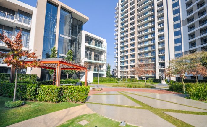 Menlyn Apartment For Sale: Spacious living, pool access, and convenient location.