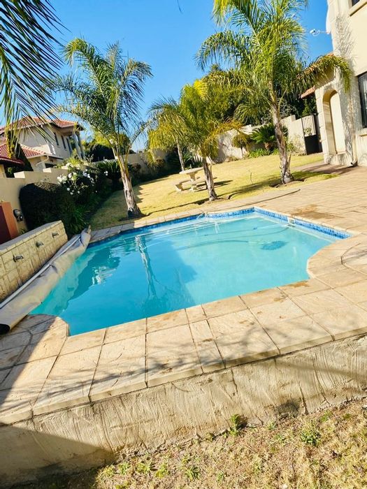 Broadacres Cluster To Rent: Pool, pet-friendly, security, inverter, and ample parking.