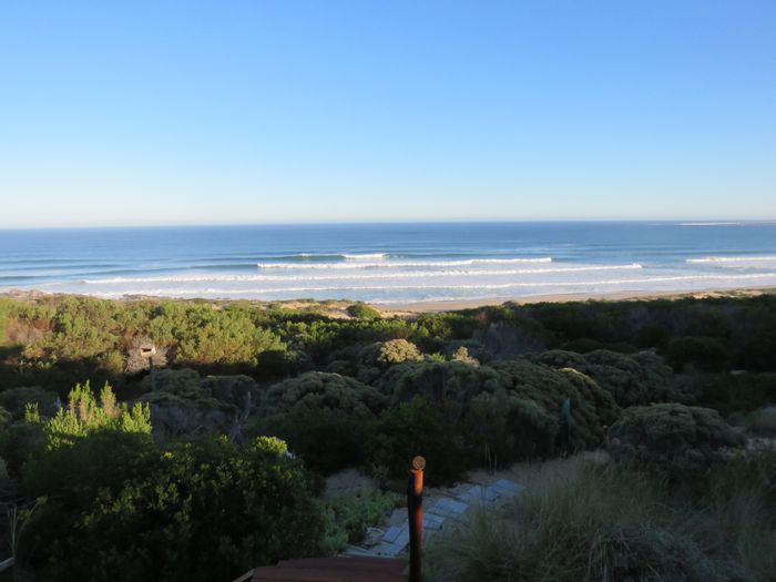 Farm for Sale in Vleesbaai Rural: Ocean views, solar power, swimming pool, bachelor flat.