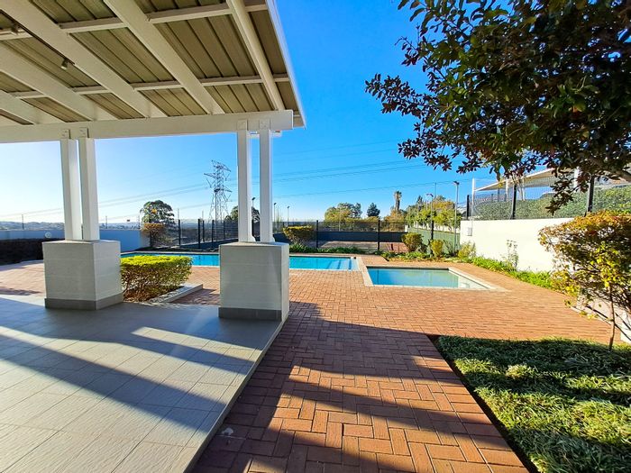 Paulshof Apartment For Sale: Loft, balcony, pool, tennis court, nature reserve access.