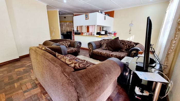 For Sale: House in Stilfontein Central with 3 bedrooms, garage, and entertainment area.