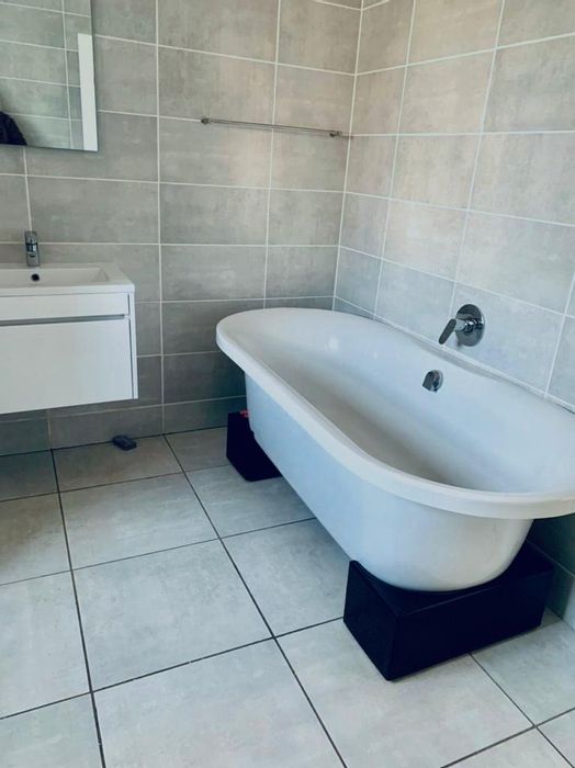3-Bedroom Apartment To Rent in Blyde Riverwalk Estate with lagoon, gym, and security.