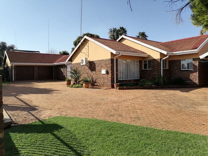 Property #ENT0256070, House for sale in Hartbeesfontein