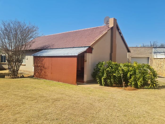 3 Bedroom house with pool, garage, and entertainment area in Stilfontein Ext 4 For Sale.