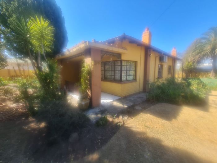 3 Bedroom house for sale in Oudorp with garage, lapa, and fishpond.