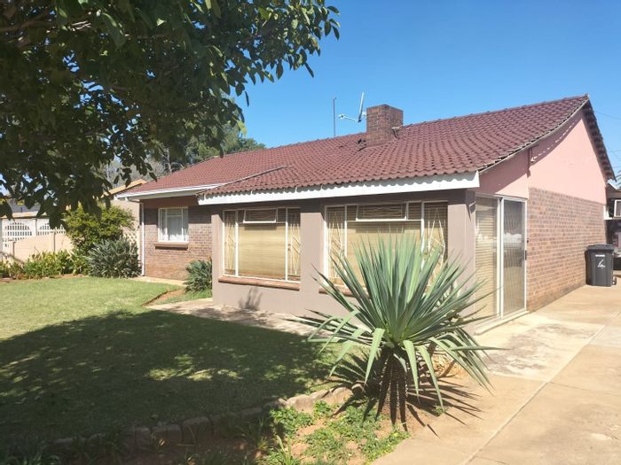 For Sale: House in Stilfontein Ext 4 with pool, garage, and entertainment area.