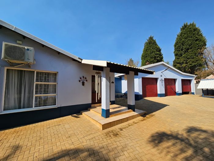 Stunning Lydenburg Central House for Sale: Pool, Solar, and Spacious Entertainment Areas!