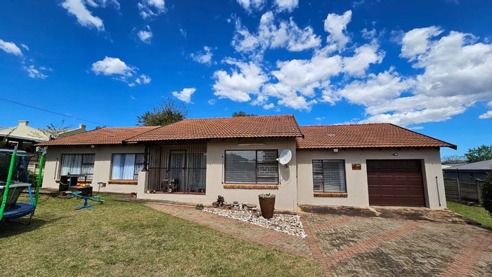 For Sale: Spacious Lydenburg Central house with 4 bedrooms, study, and security features.