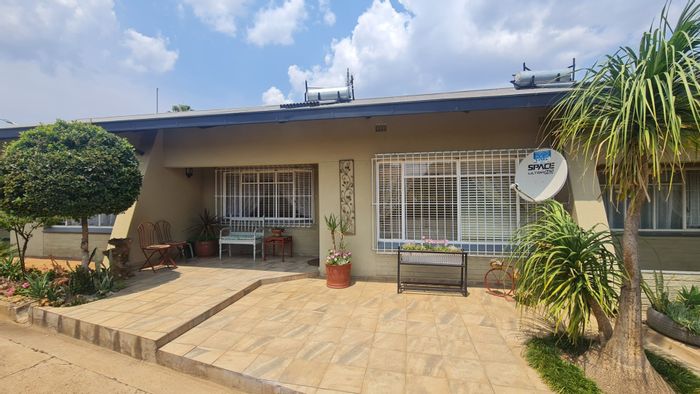 Lydenburg Central Apartment For Sale: Designer Kitchen, Courtyard, Solar Geyser, Secure Parking