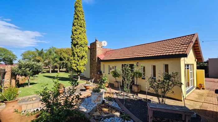 Lydenburg Central House For Sale: Spacious family home with guest rooms and business potential.