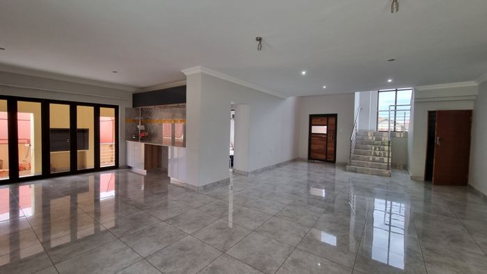 For Sale: House in Sterkspruit Estates with 4 bedrooms, study, and double garage.