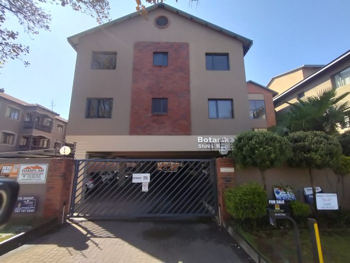 Die Bult Apartment For Sale: 1 Bed, balcony, close to NWU and amenities.