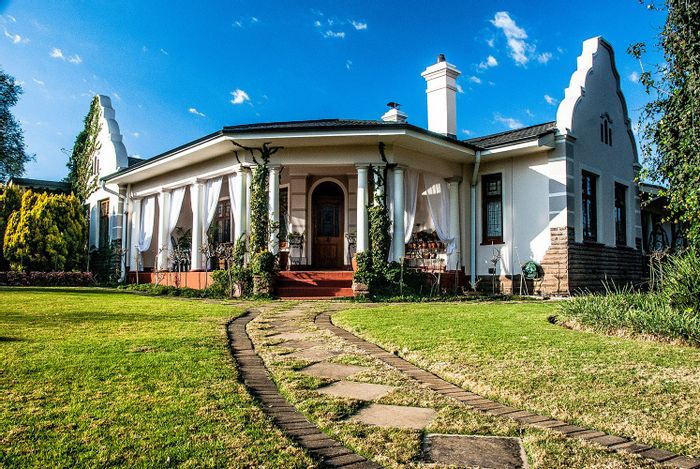 Lydenburg Central House For Sale: Spacious home with guest rooms, garden, and garage.