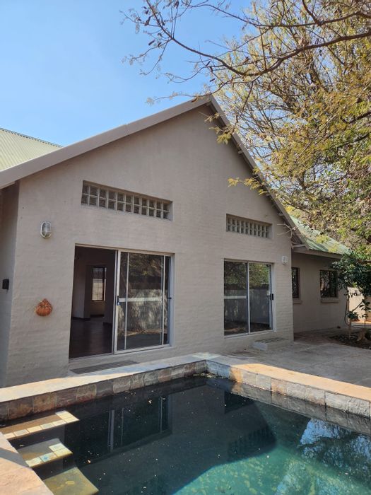 House for Sale in Hoedspruit Central: Pool, carport, rental income opportunity.