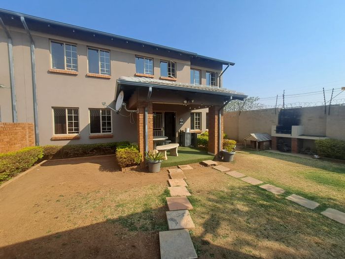 Property #ENT0258998, Townhouse for sale in Mooikloof Ridge
