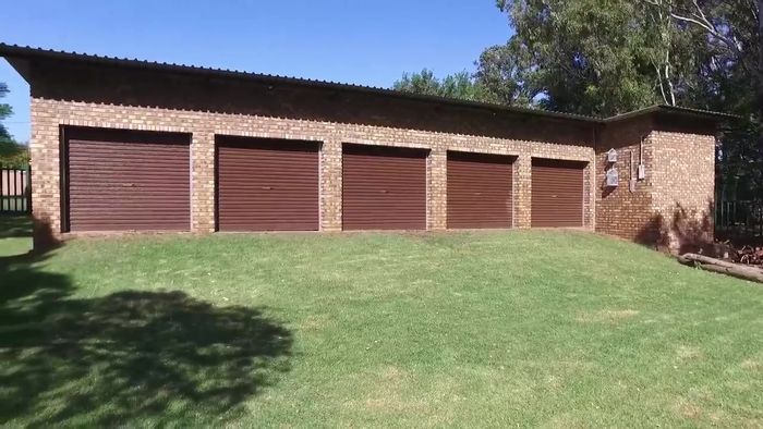 Lydenburg Central House For Sale: 5 bedrooms, pool, gym, entertainment area, ample parking.