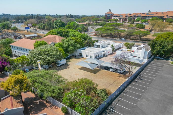 Bryanston Office For Sale: Versatile space, ample parking, top security features.