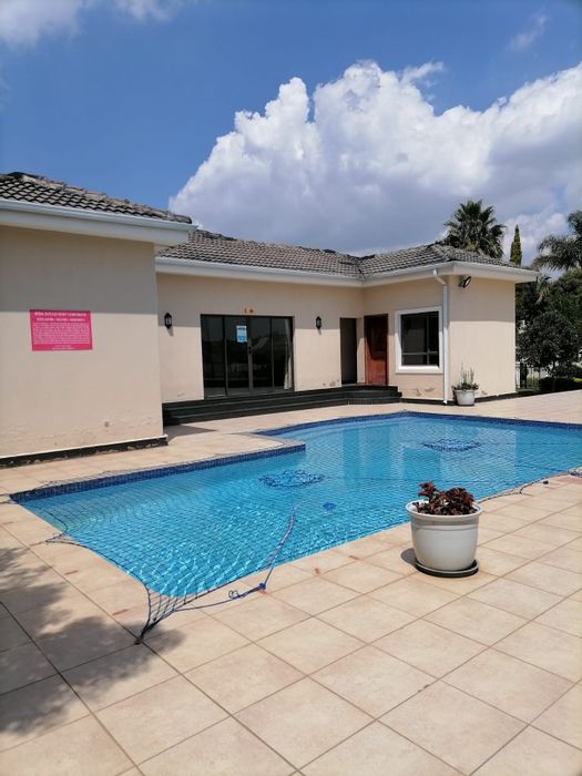 For Sale: Apartment in Summerset with 2 bedrooms, pool, and 24hr security.