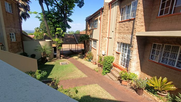 Zwartkop Apartment For Sale: One bedroom, secure complex, lock-up garage, central location.