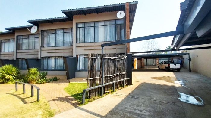 For Sale: Apartment in Kempton Park AH with 2 bedrooms, communal garden, secure parking.