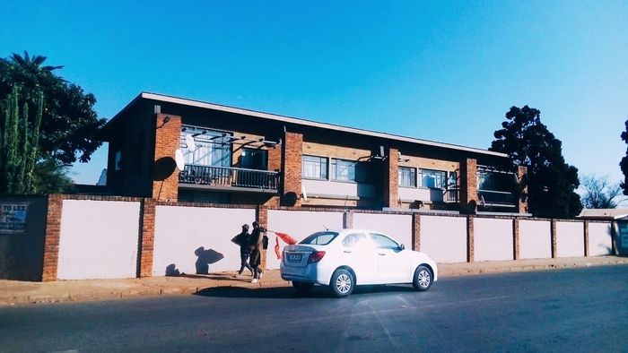 For Sale: Apartment in Kempton Park AH with 10 units, secure parking, communal garden.