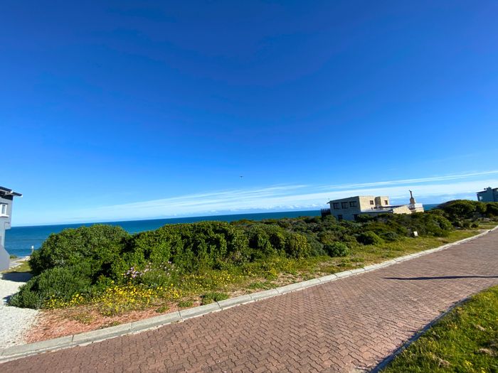 Rare Klipfonteyn Oceanfront Plot: 600m2 vacant land with scenic views, near Kleinbaai Harbour