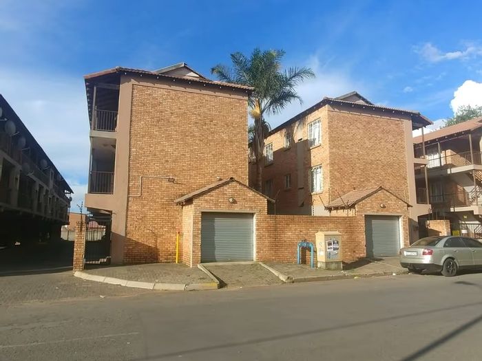 For Sale: Apartment in Kempton Park Ext 1 with 2 beds, near amenities.