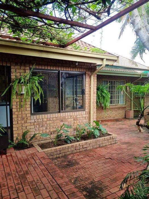 3-bedroom house in Modimolle Central for sale with braai area and ample parking.