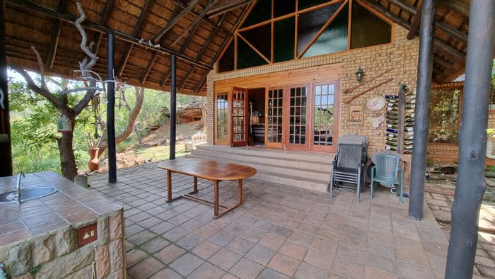 For Sale: House in Lydenburg Rural with guest cottage, game viewer, and nature reserve access.