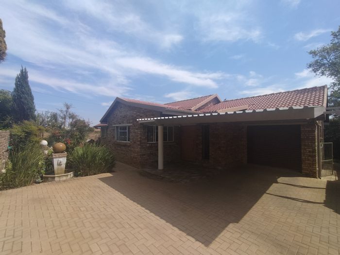 Property #ENT0261048, Townhouse for sale in Meiringspark Ext 5