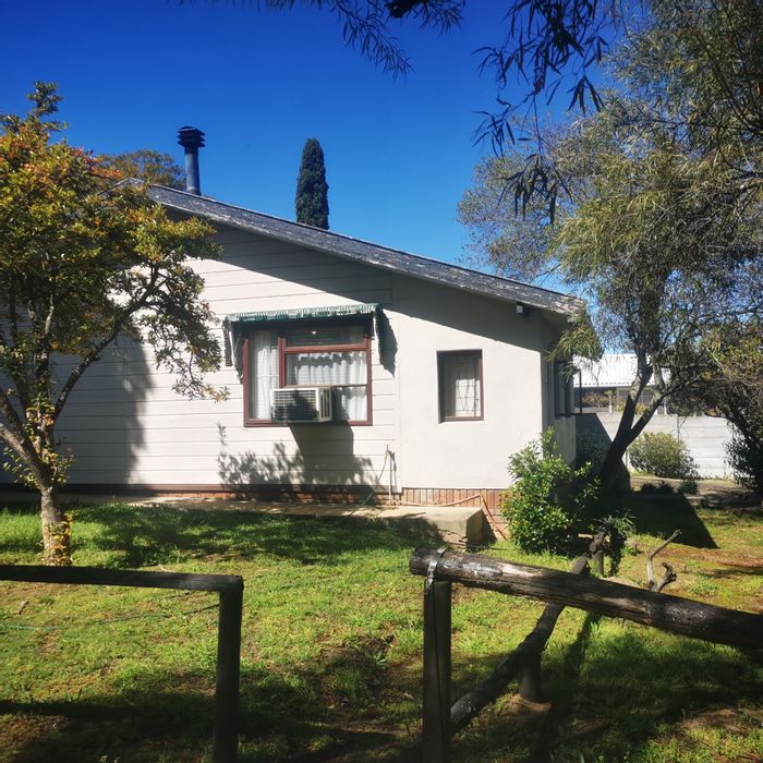 For Sale: House in Tulbagh Central with rental income, garage, and outdoor spaces.