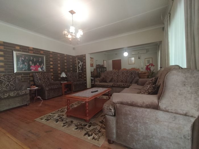 For Sale: 4-Bedroom House in Wilkoppies with Pool, Garages, and Business Potential.