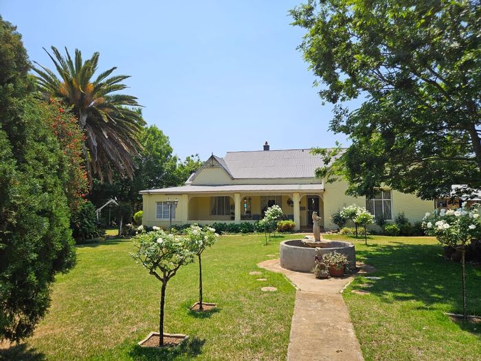 For Sale: Spacious 4-bedroom house in Lydenburg Central with dual living options.