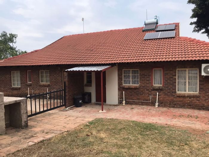 Property #ENT0261878, House for sale in Naboomfontein Ah