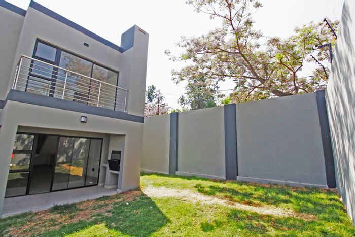 Property #ENT0261889, Townhouse for sale in Bryanston East