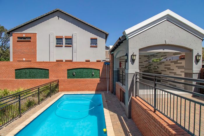 Bryanston East Apartment For Sale: Close to schools, healthcare, shopping, and parks.