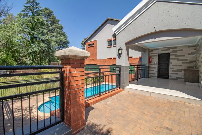 Bryanston East Apartment For Sale: Close to schools, healthcare, shopping, and parks.