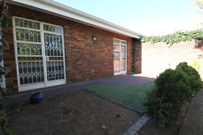 Property #ENT0262582, Townhouse for sale in Secunda Central