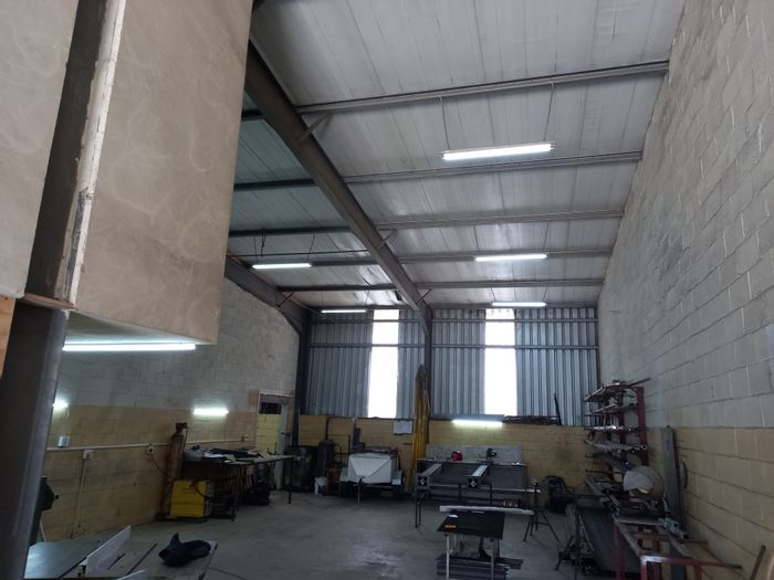 For Sale: House in Shakas Head with secure location and ample space.