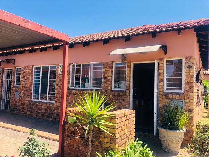 2 Bedroom Townhouse for Sale in Vaalpark with parking and private yard.